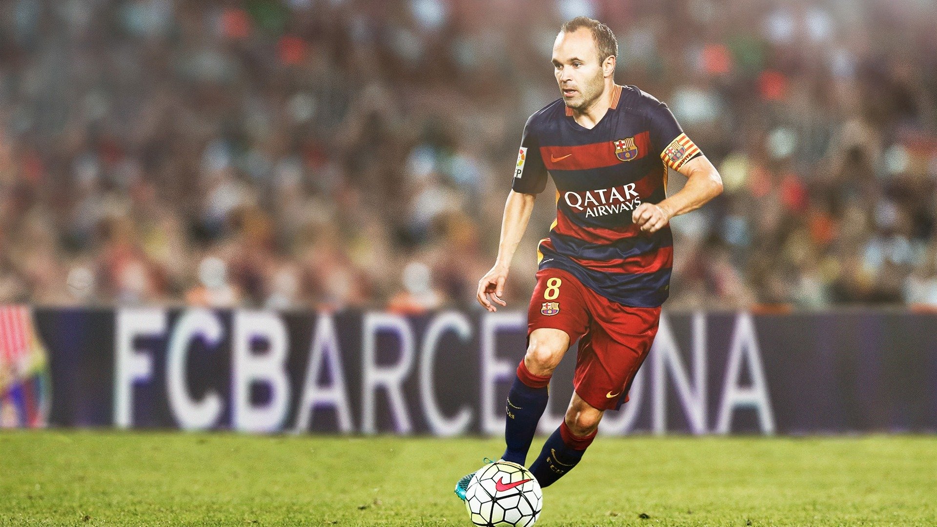 国足球迷助威现场氛围热烈,国足助威球衣